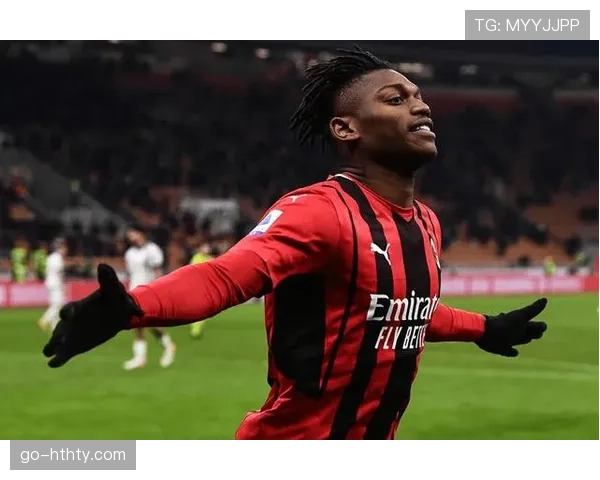 维罗纳前锋单刀中柱，随即本方后场因转换不及被恩波利破门